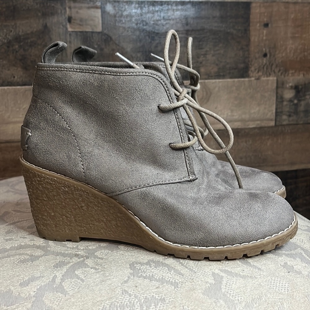 Bass Brown Tan Suede Ankle Booties Size 6.5